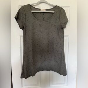 Casual heathered asymmetrical short sleeved shirt